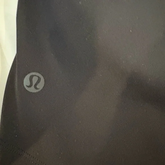 Lululemon On The Fly Short *Woven *2.5" - Picture 4 of 9